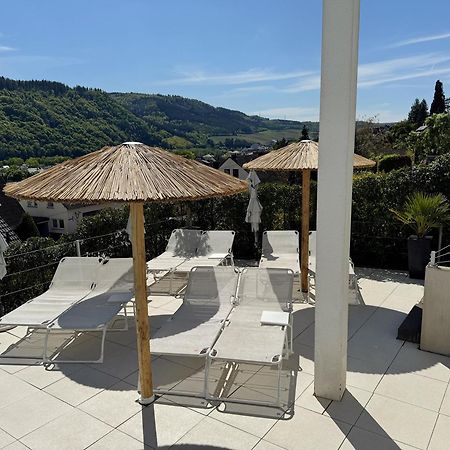 Weingut-Aparthotel Olinger Меринг Екстериор снимка