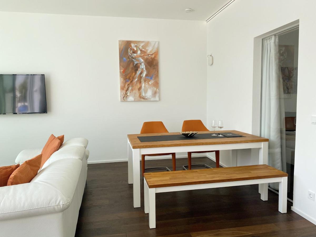Weingut-Aparthotel Olinger Меринг Екстериор снимка