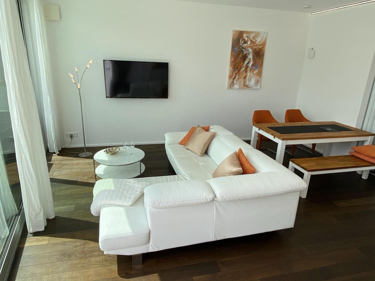 Weingut-Aparthotel Olinger Меринг Екстериор снимка
