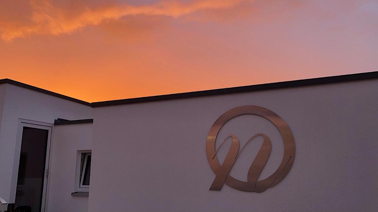 Weingut-Aparthotel Olinger Меринг Екстериор снимка