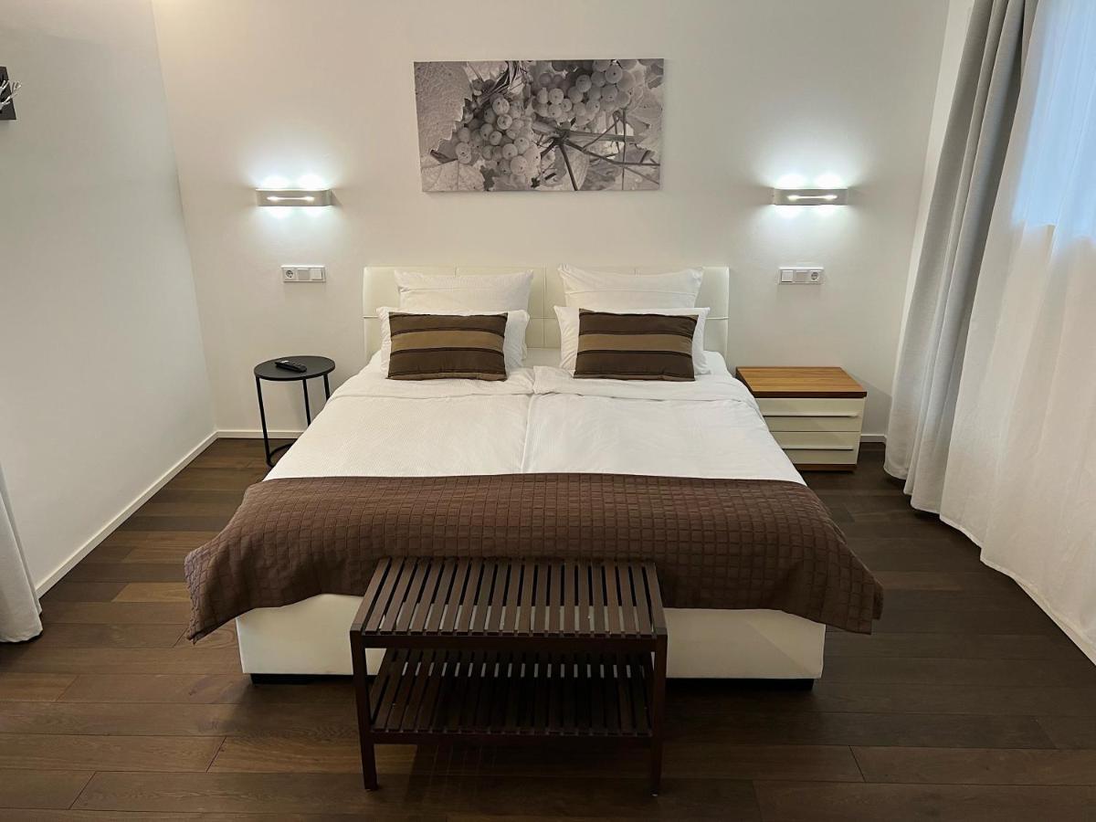 Weingut-Aparthotel Olinger Меринг Екстериор снимка