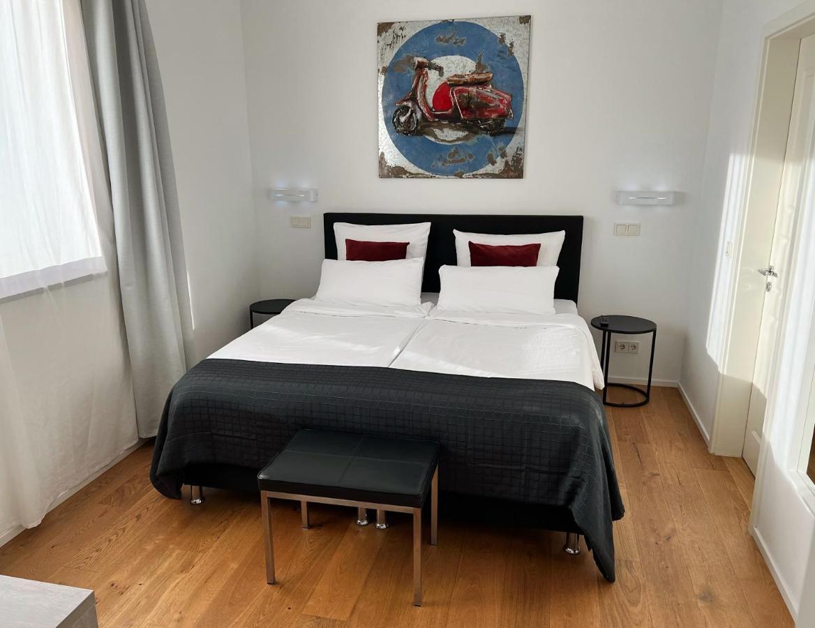 Weingut-Aparthotel Olinger Меринг Стая снимка