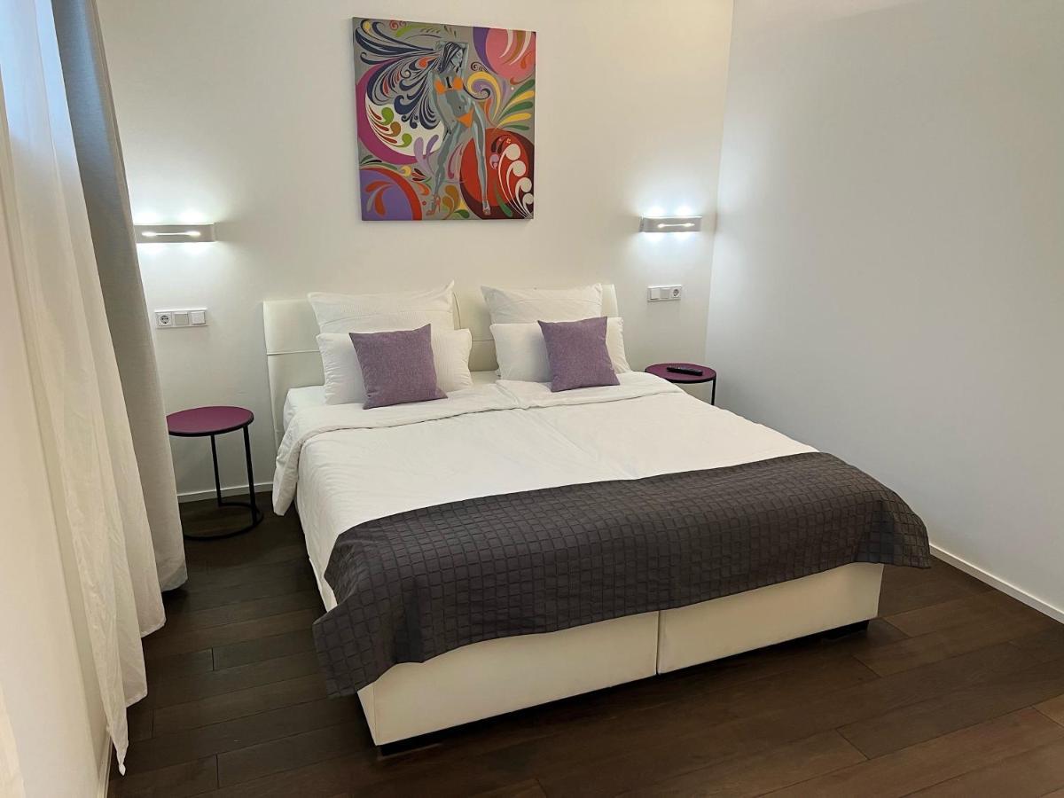 Weingut-Aparthotel Olinger Меринг Екстериор снимка