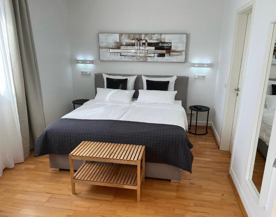 Weingut-Aparthotel Olinger Меринг Стая снимка
