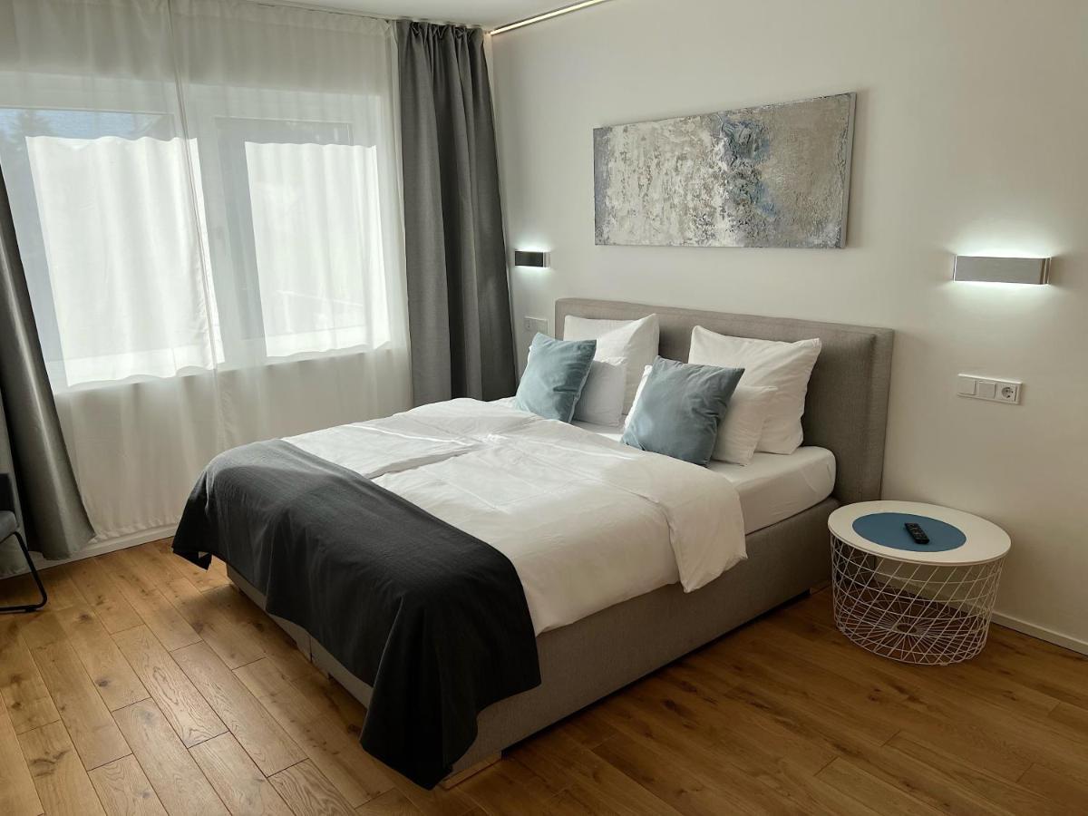 Weingut-Aparthotel Olinger Меринг Екстериор снимка