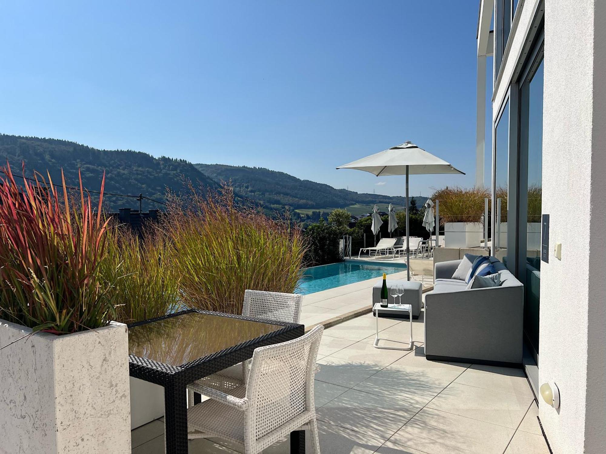 Weingut-Aparthotel Olinger Меринг Екстериор снимка
