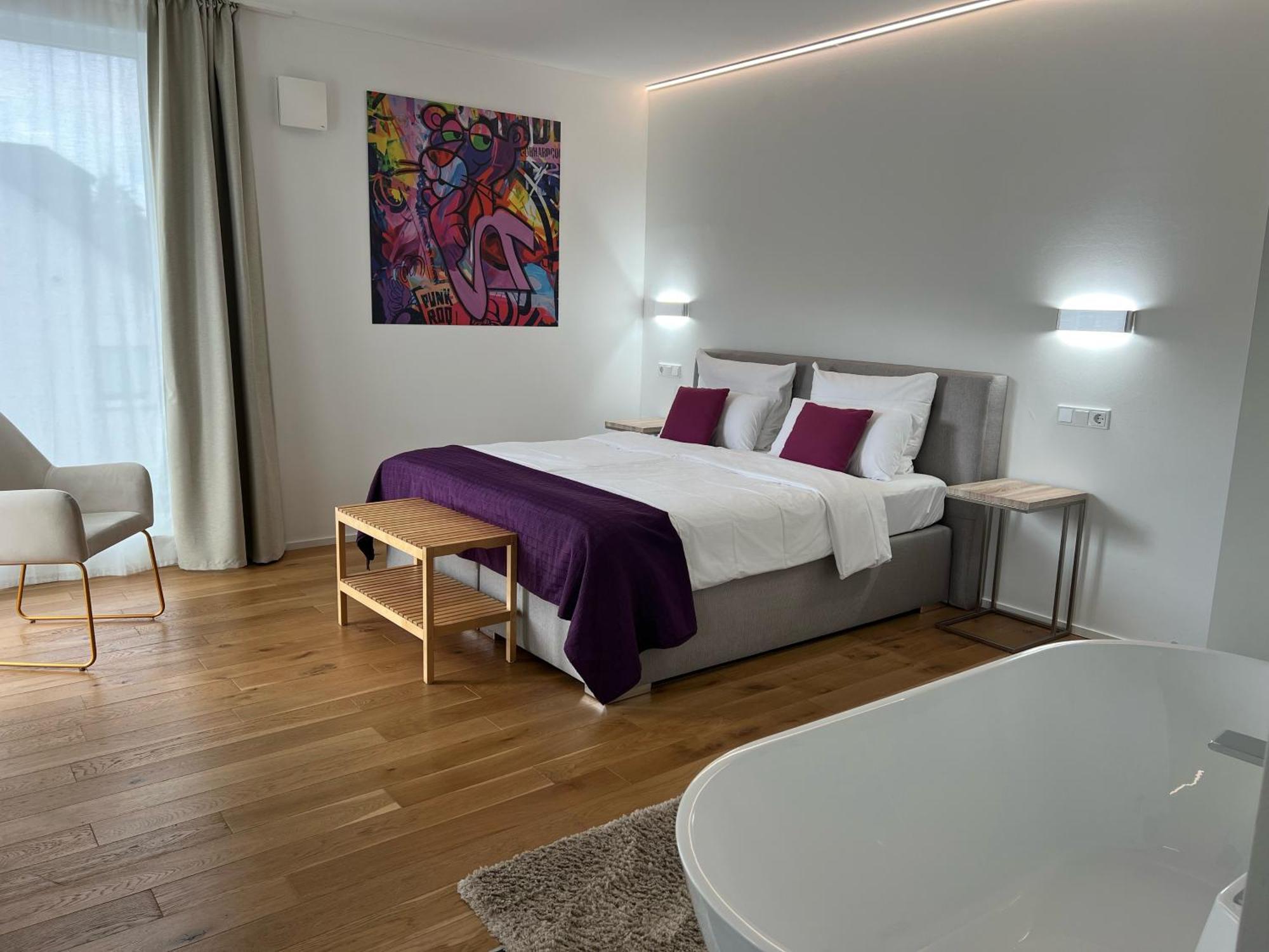 Weingut-Aparthotel Olinger Меринг Екстериор снимка