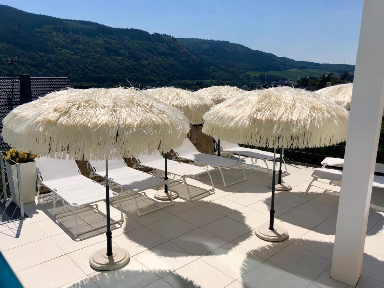 Weingut-Aparthotel Olinger Меринг Екстериор снимка
